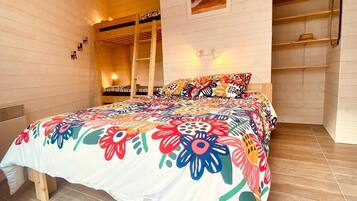 1 chambre, fer et planche Ă repasser, lit parapluie, draps fournis