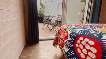 1 chambre, fer et planche Ă repasser, lit parapluie, draps fournis