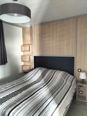 3 bedrooms, bed sheets