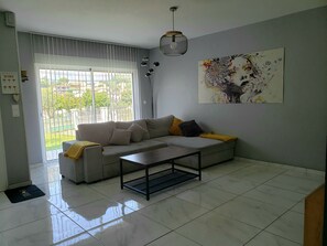 Smart TV y futbolito 