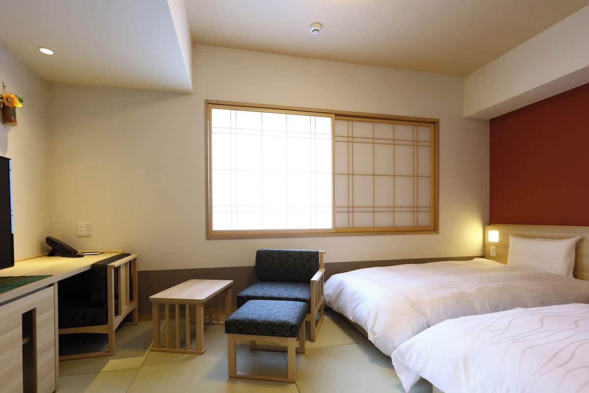 Basic Twin Room | Desk, blackout drapes, soundproofing, iron/ironing board