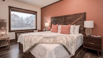 1 bedroom, desk, WiFi, bed sheets