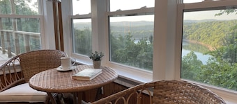 Lakeview Cottage