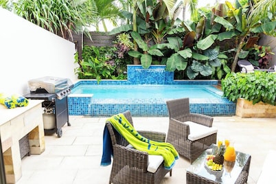 Garden Oasis 2: Villa with Private Pool