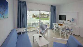 Apartment | Living area | Flat-screen TV