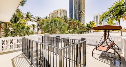 2 bed 2 bath Beach 1 min walk SEPT Book 3 Nights Pay 2