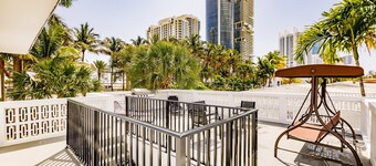 2 bed 2 bath Beach 1 min walk SEPT Book 3 Nights Pay 2
