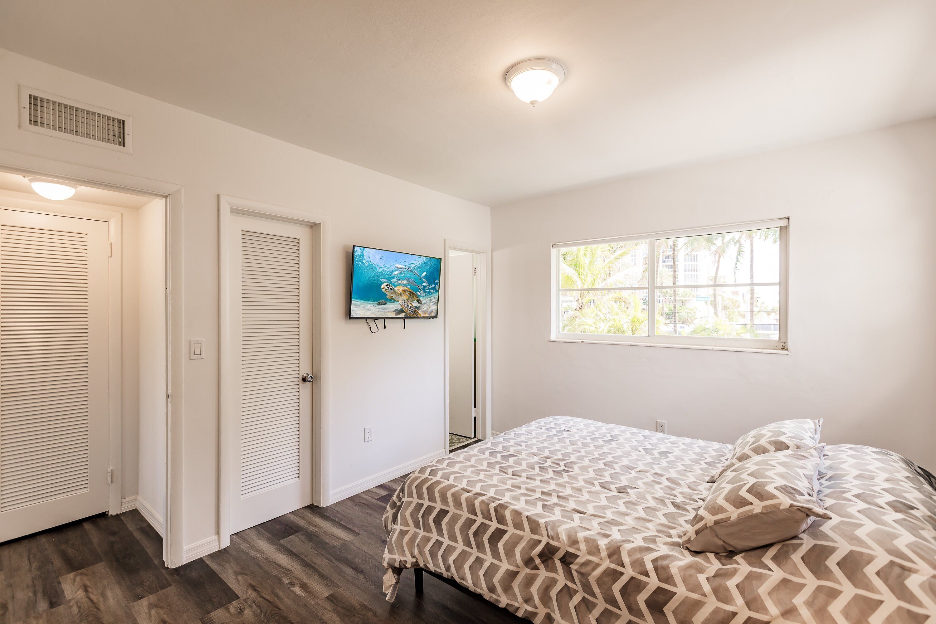 2 bedrooms, iron/ironing board, travel crib, free WiFi