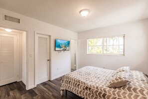 2 bedrooms, iron/ironing board, travel crib, free WiFi