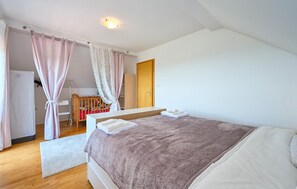 3 sovrum, värdeförvaringsskåp på rummet och strykjärn/strykbräda