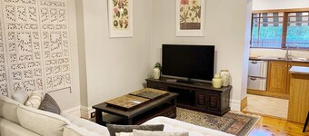 Adelaide 5 Star Luxury Colonial Apartment at Hollidge House