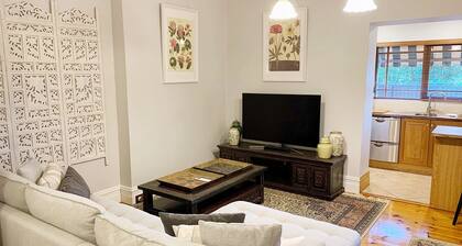 Adelaide 5 Star Luxury Colonial Apartment at Hollidge House
