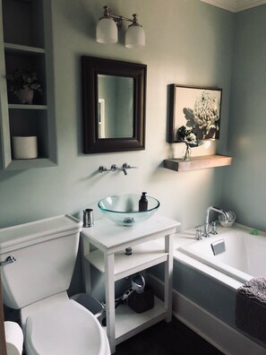 Badewanne, Haartrockner, Bidet, Handtücher