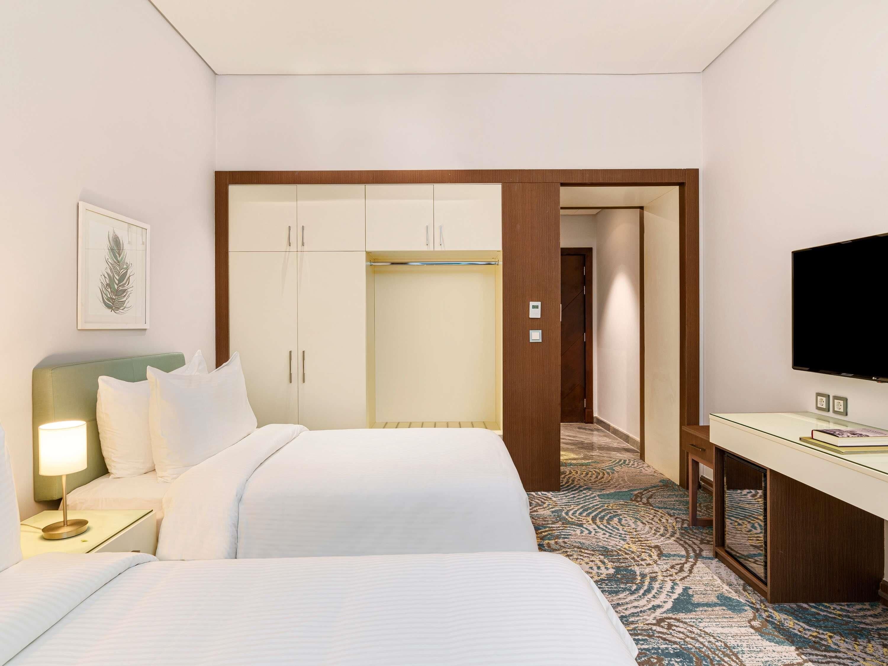 Club Superior Room KING Bed (Adults ONLY) | Free minibar, in-room safe, blackout drapes, soundproofing