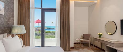 Deluxe Room King Bed | Free minibar, in-room safe, blackout curtains, soundproofing