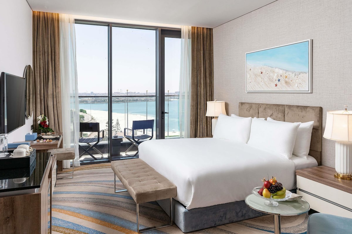 Deluxe Room King Bed