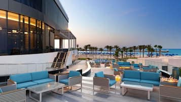 10 bars/lounges, 2 beach bars