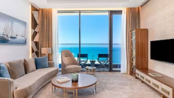 Suite Deluxe, 1 letto matrimoniale con divano letto | Minibar con snack e bevande gratuite, cassaforte in camera