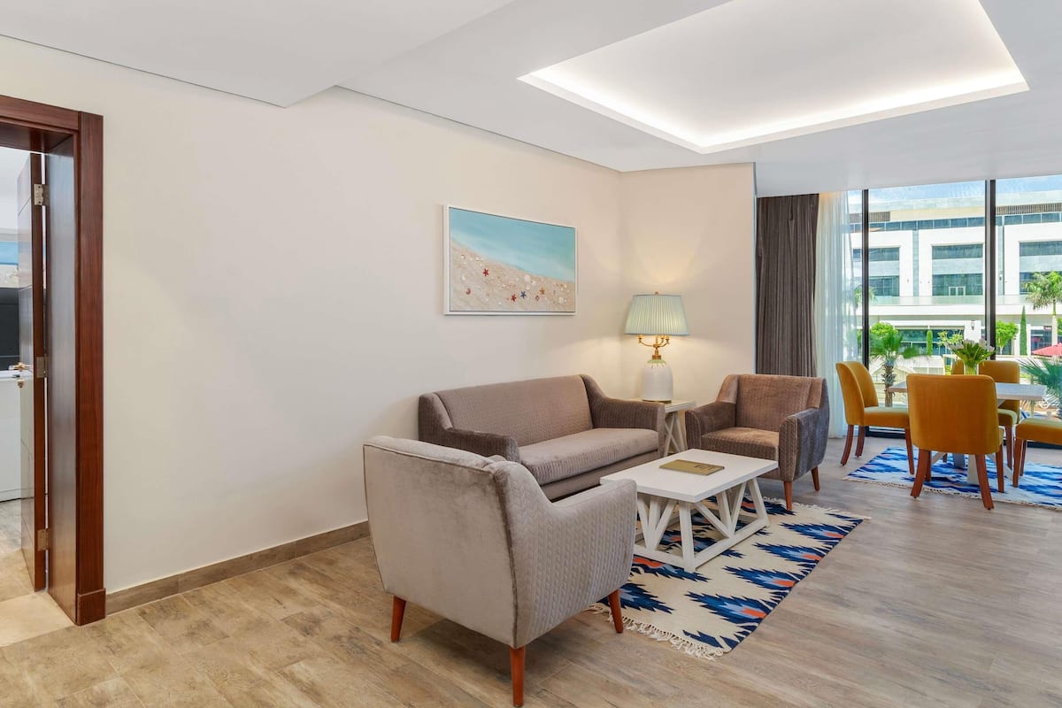 Suite Junior, 1 très grand lit, accès piscine