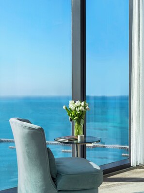 Premium Suite Panoramic View | Free minibar, in-room safe, blackout drapes, soundproofing
