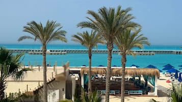 10 bars/lounges, 2 strandbars