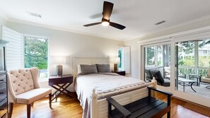 3 slaapkamers, een strijkplank/strijkijzer, gratis wifi, beddengoed