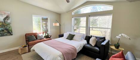 3 slaapkamers, een bureau, een strijkplank/strijkijzer, gratis wifi