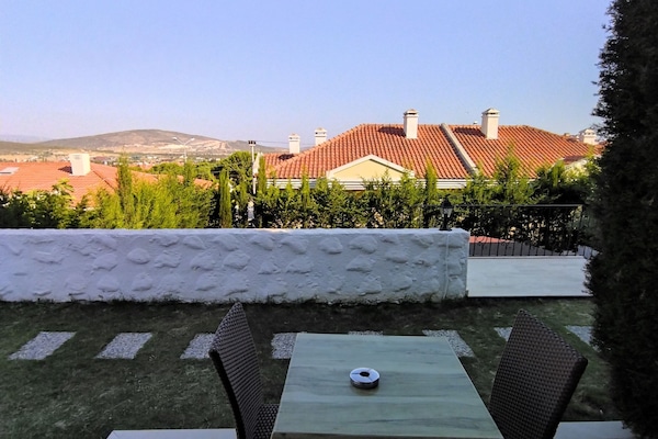 Deluxe Room, Garden Area | Balcony