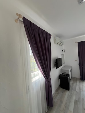 Deluxe kamer, 1 queensize bed, balkon | 1 slaapkamer, luxe beddengoed, donzen dekbedden