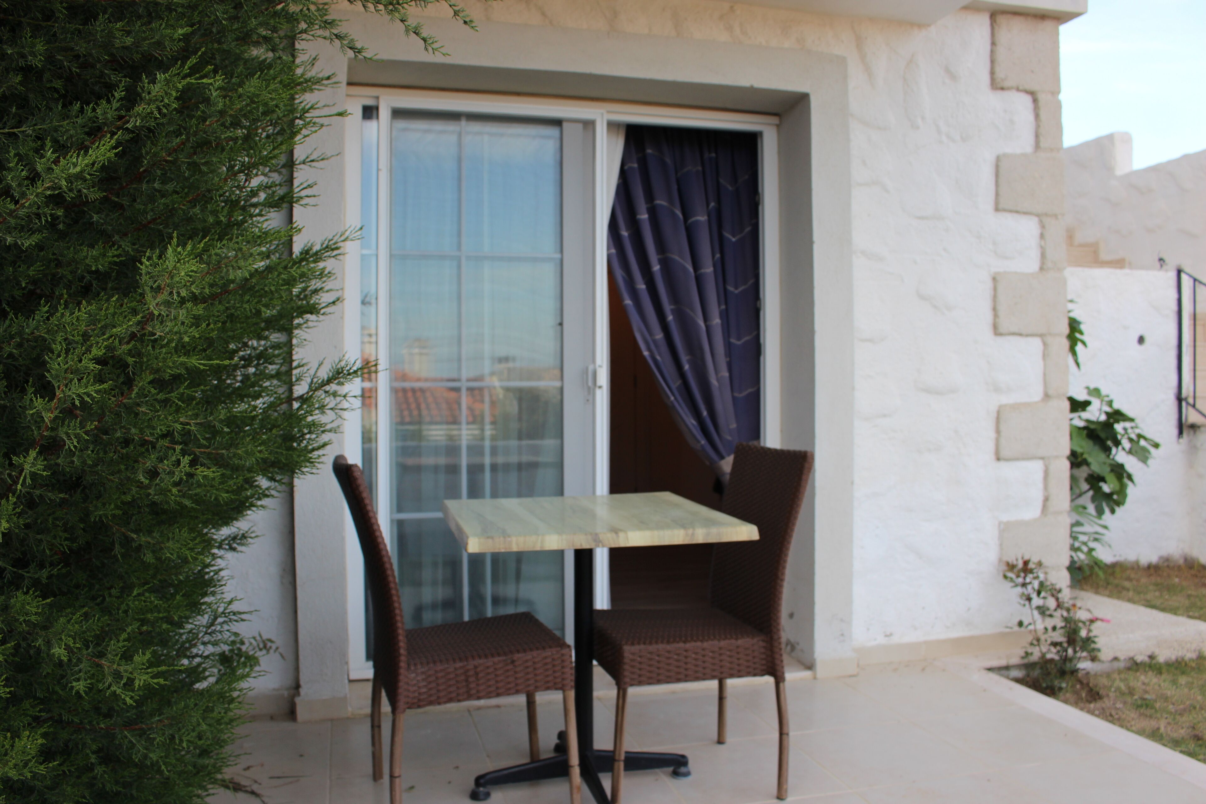 deluxe room, garden area | garden view