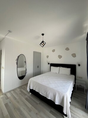 Deluxe Room, 1 Queen Bed | Premium bedding, down comforters, memory foam beds, WiFi - Casa De Vien (Cesme)