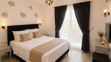 Habitación Deluxe, 1 cama de matrimonio | Ropa de cama de alta calidad y edredones de plumas