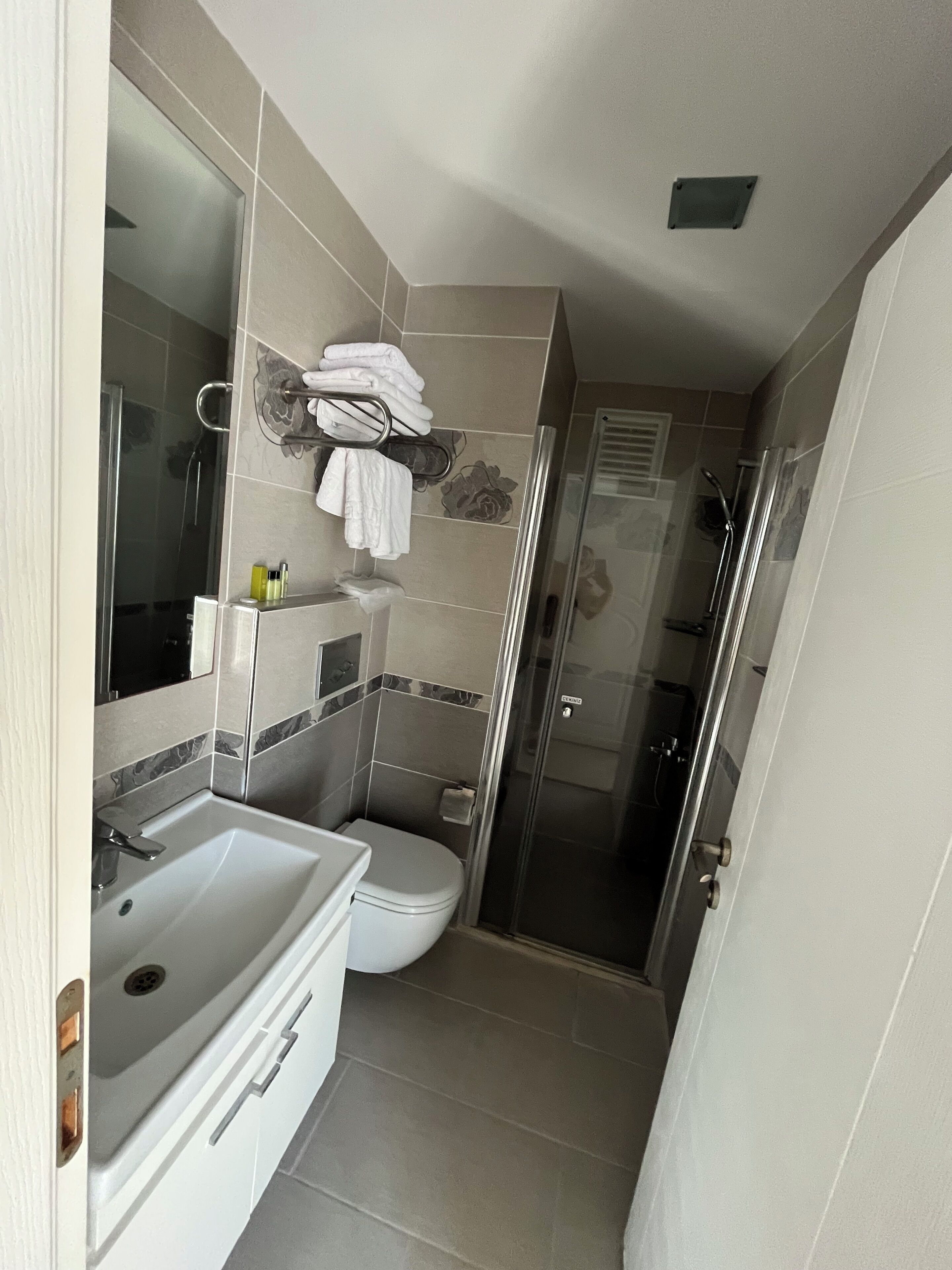 deluxe room, 1 queen bed, balcony | 1 bedroom, premium bedding, down duvets, memory-foam beds