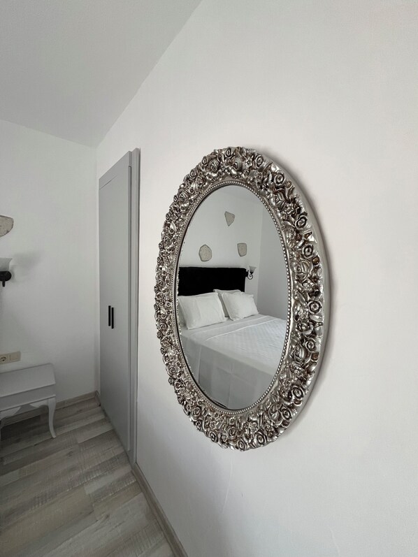 Deluxe Room, 1 Queen Bed, Balcony | Premium bedding, down comforters, memory foam beds, rollaway beds