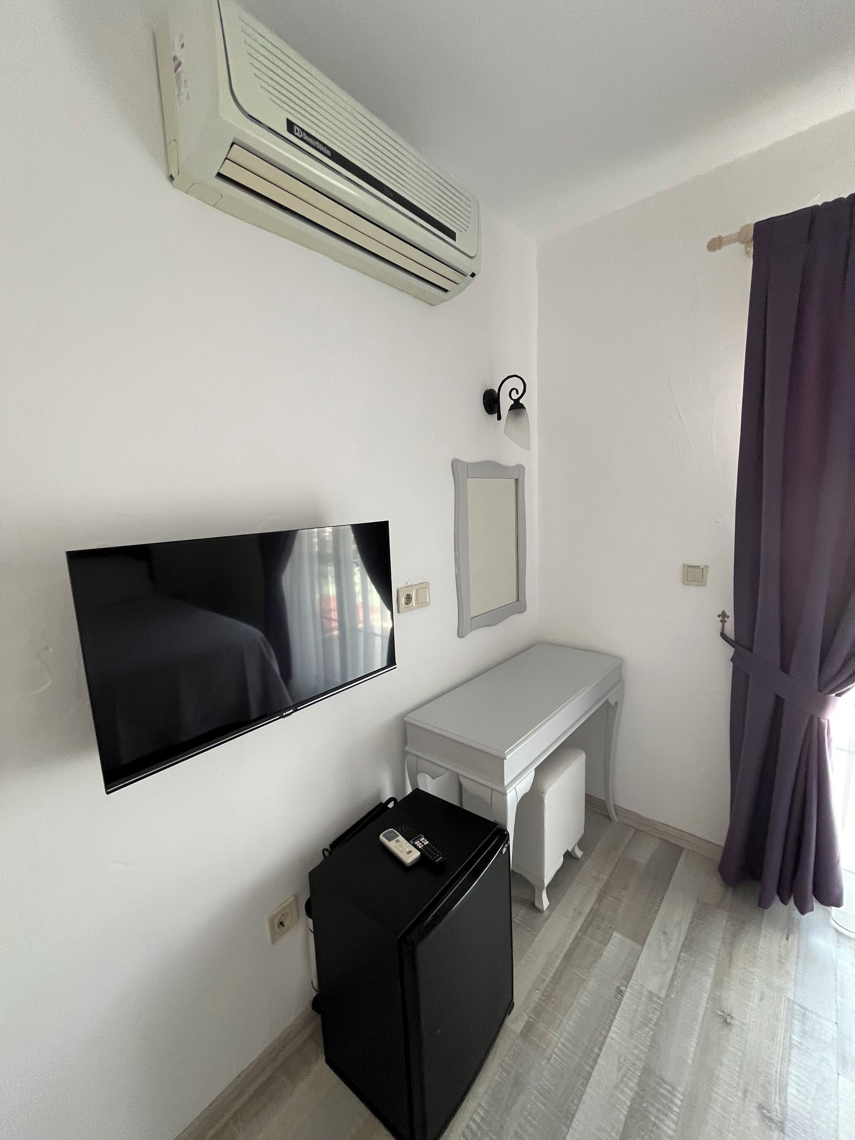 deluxe room, 1 queen bed, balcony | 1 bedroom, premium bedding, down duvets, memory-foam beds