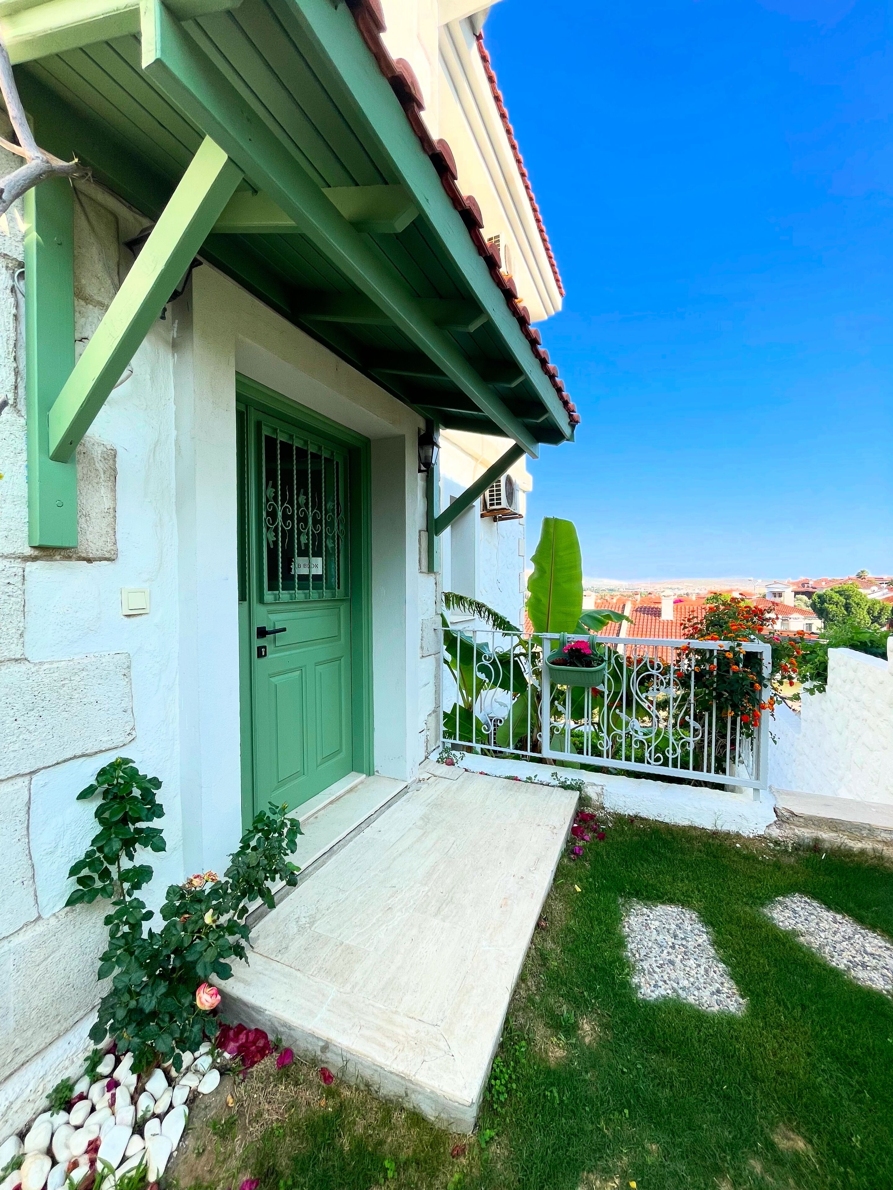 29-英寸液晶电视 （配备卫星频道）、电视