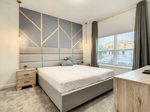 4 bedrooms, iron/ironing board, WiFi, bed sheets