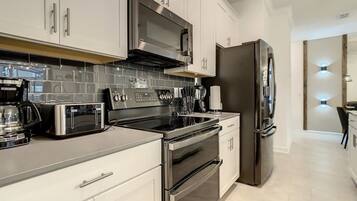 Refrigerador, microondas, parrilla de estufa y lavavajillas