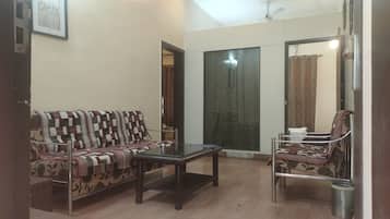 Luxury Suite | Iron/ironing board, free WiFi