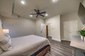 Room - Camp Warnecke Club Haus Cw Ch 2 Bedroom Condo by RedAwning (New Braunfels)