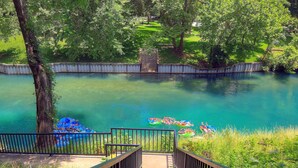 Condo, 2 Bedrooms | Property grounds