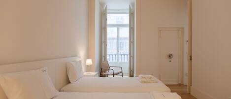 2 室のベッドルーム、アイロン / アイロン台、WiFi (無料)、ベッドシーツ