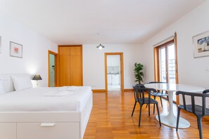 Fer et planche à repasser, Wi-Fi gratuit, draps fournis