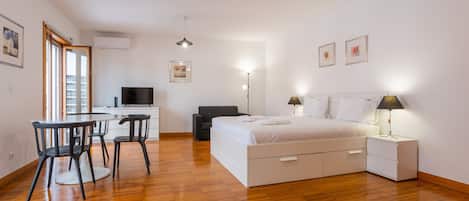 Iron/ironing board, free WiFi, bed sheets