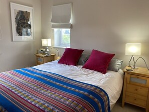 3 bedrooms, desk, iron/ironing board, travel crib - Wonderful, spacious home, 5 minutes from Porthcurno Beach and The Minack Theatre (PENZANCE)