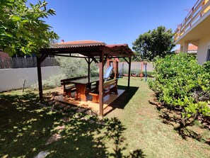 تناول الطعام بالخارج