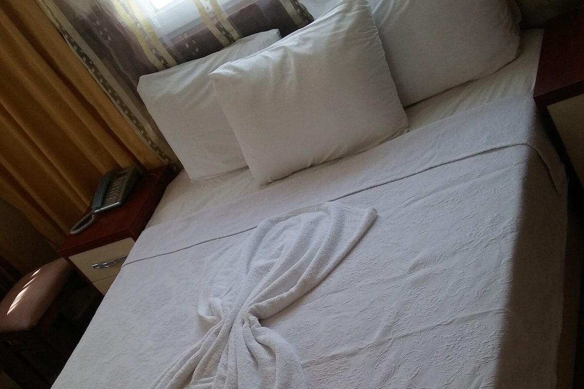 双人房 | 办公桌、笔记本电脑工作区、免费 WiFi
