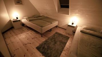 5 bedrooms, desk, travel crib, free WiFi