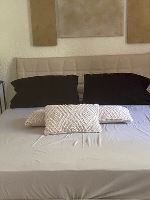 1 quarto, Wi-Fi de cortesia, roupa de cama