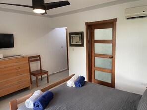 1 chambre, coffres-forts dans les chambres, fer et planche à repasser